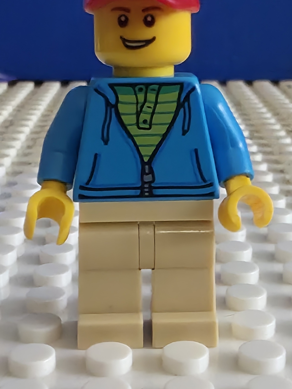 LEGO City Minifigure twn380 Town Man Dark Azure Hoodie Red Cap Genuine Retired
